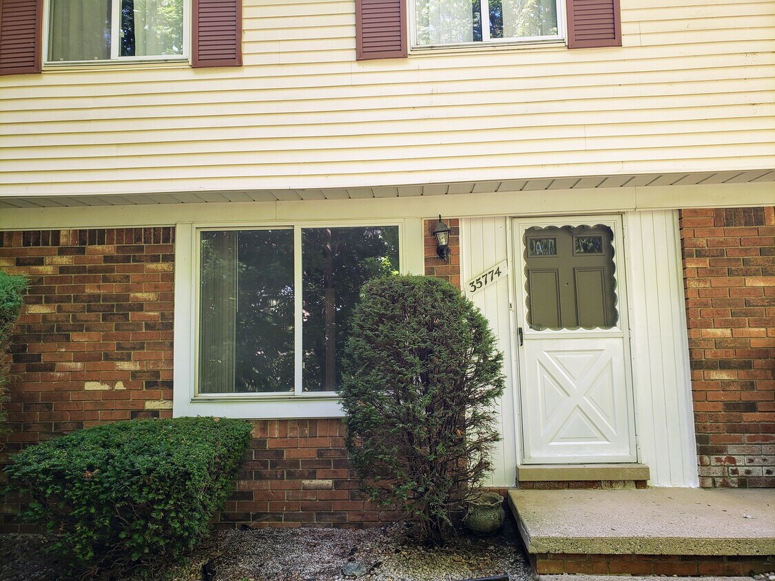 35774 Union Lake Rd Unit Bldg.G 24, Harrison charter Township, MI