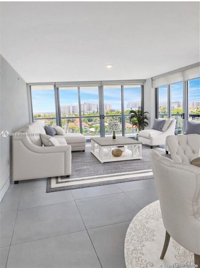 Foto del edificio - 9261 E Bay Harbor Dr