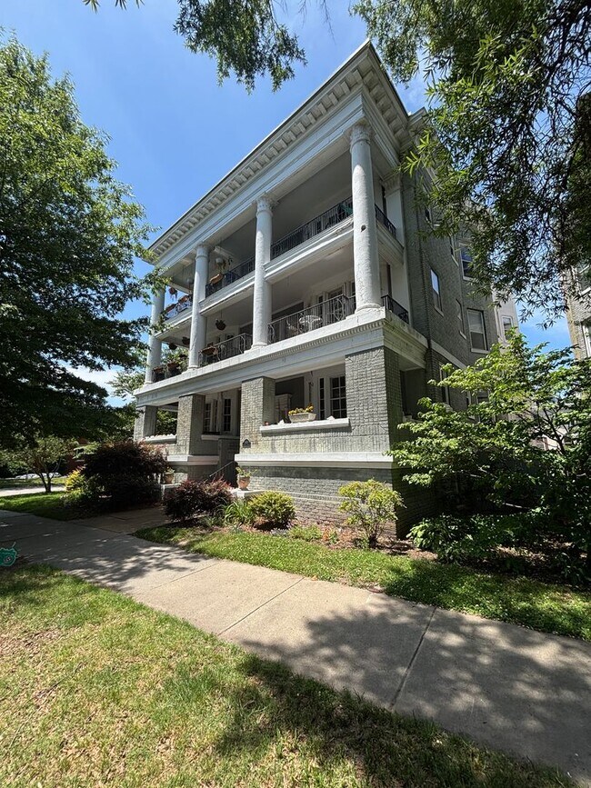 Foto del edificio - Gorgeous 1 Bedroom 1 Bathroom Condo locate...