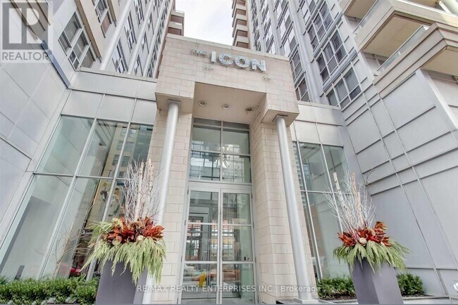 Building Photo - 270 Wellington St W