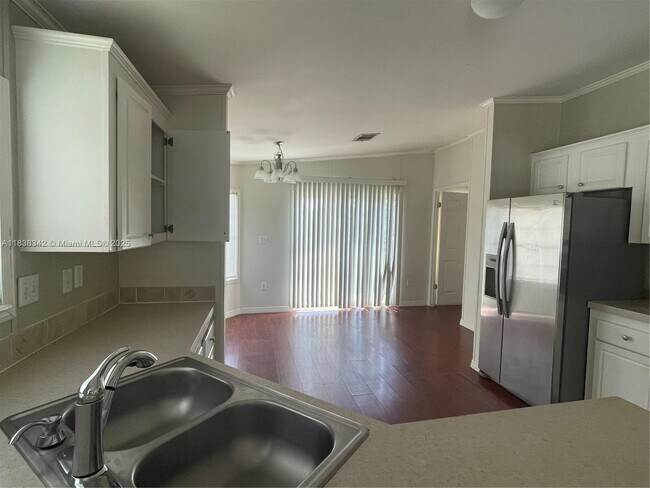 Foto del edificio - 11818 N Branch Rd