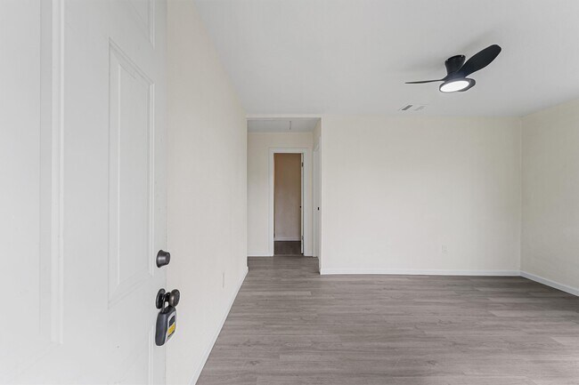 Foto del edificio - 4715 Engleford St