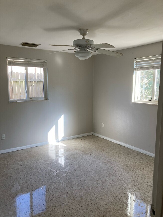 Building Photo - 4338 Beacon Square Dr