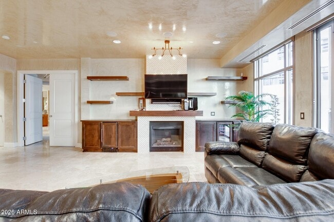 Foto del edificio - 2211 E Camelback Rd