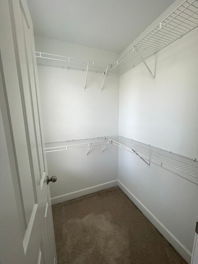 Foto del edificio - Lenox Village!