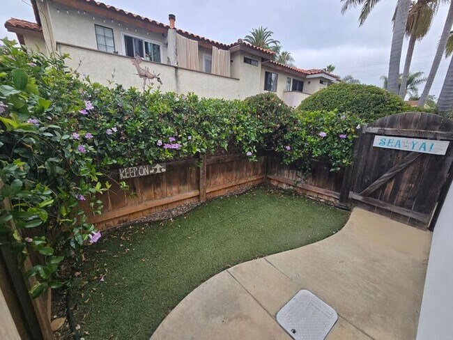 Foto del edificio - 1 BD / 1 BTH Home on Hornblend with Parking in Pacific Beach San Diego
