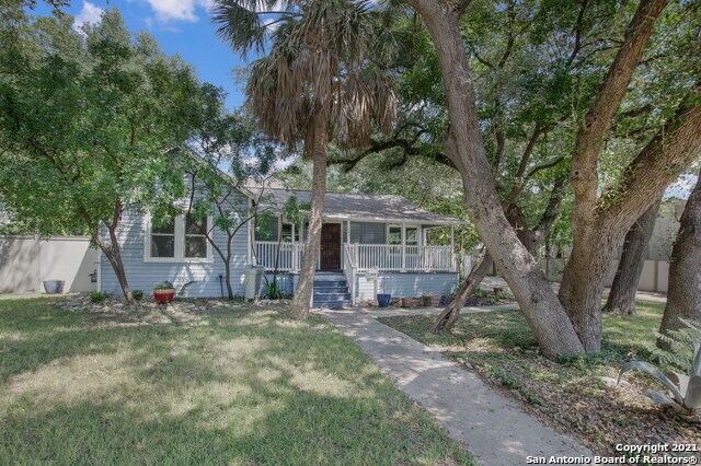 Building Photo - 445 E Mistletoe Ave