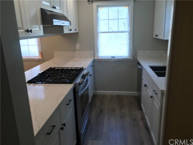 Foto del edificio - 228 W Brookdale Pl