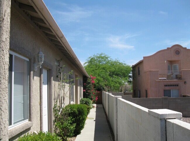 Foto del edificio - 930 E Adelaide Dr