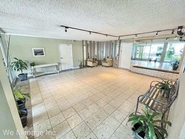 Foto del edificio - 2 br, 2 bath House - 1187 E. 3rd Street #311