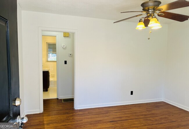 Foto del edificio - 50 Lone Oak St