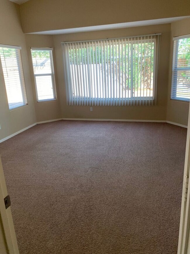 Foto del edificio - COMING SOON! Bright, Open Floorplan - Close to Freeways