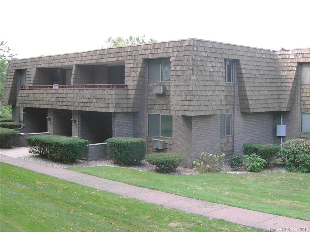 Primary Photo - 64 Oxbow Dr