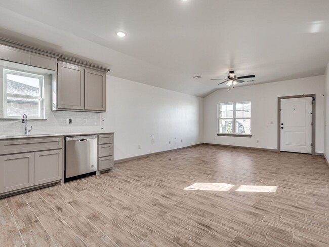 Foto del edificio - Brand New home in Washington under $1,500!...