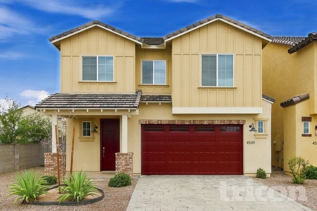 Building Photo - 4549 E Granada St