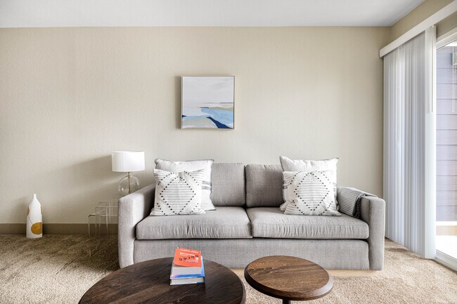 Building Photo - 14055 Tahiti Way