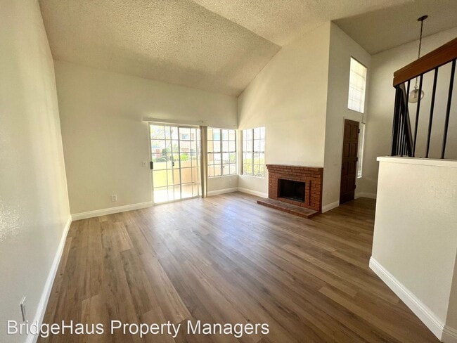 Building Photo - 3 br, 2.5 bath House - 3193 East Fox Run Way