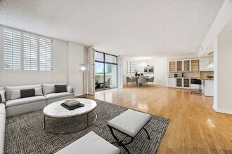 Building Photo - 21 Briar Hollow Ln