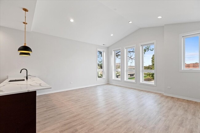 Building Photo - 5201 S Wabash Ave