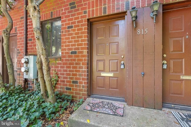 Building Photo - 815 LeCount St