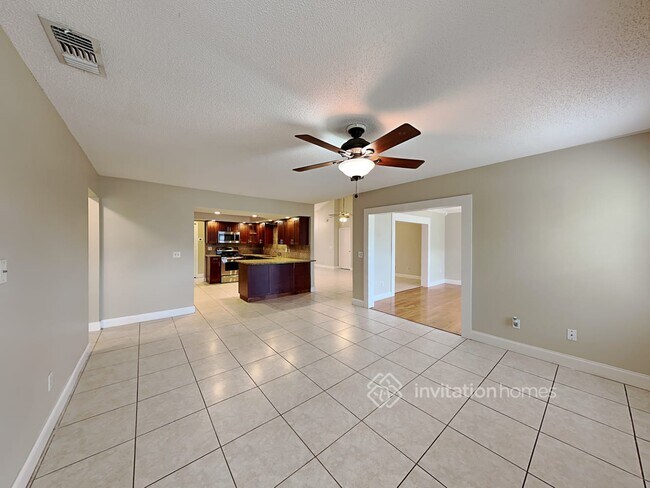 Foto del edificio - 5241 Goldenwood Dr