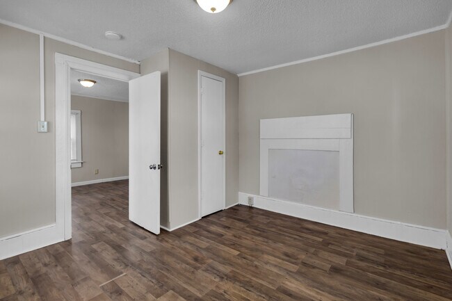 Building Photo - 607 1st Ave