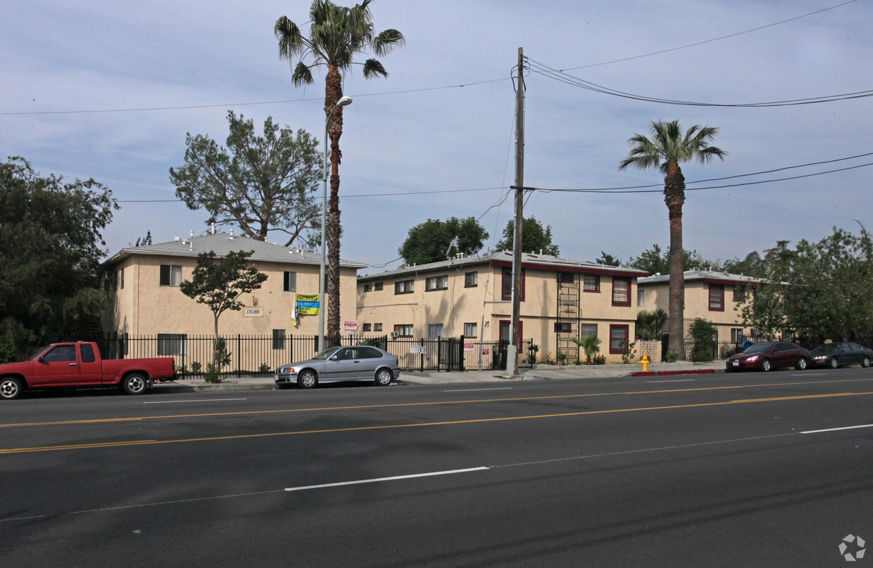 Primary Photo - 13988-14000 Foothill Blvd