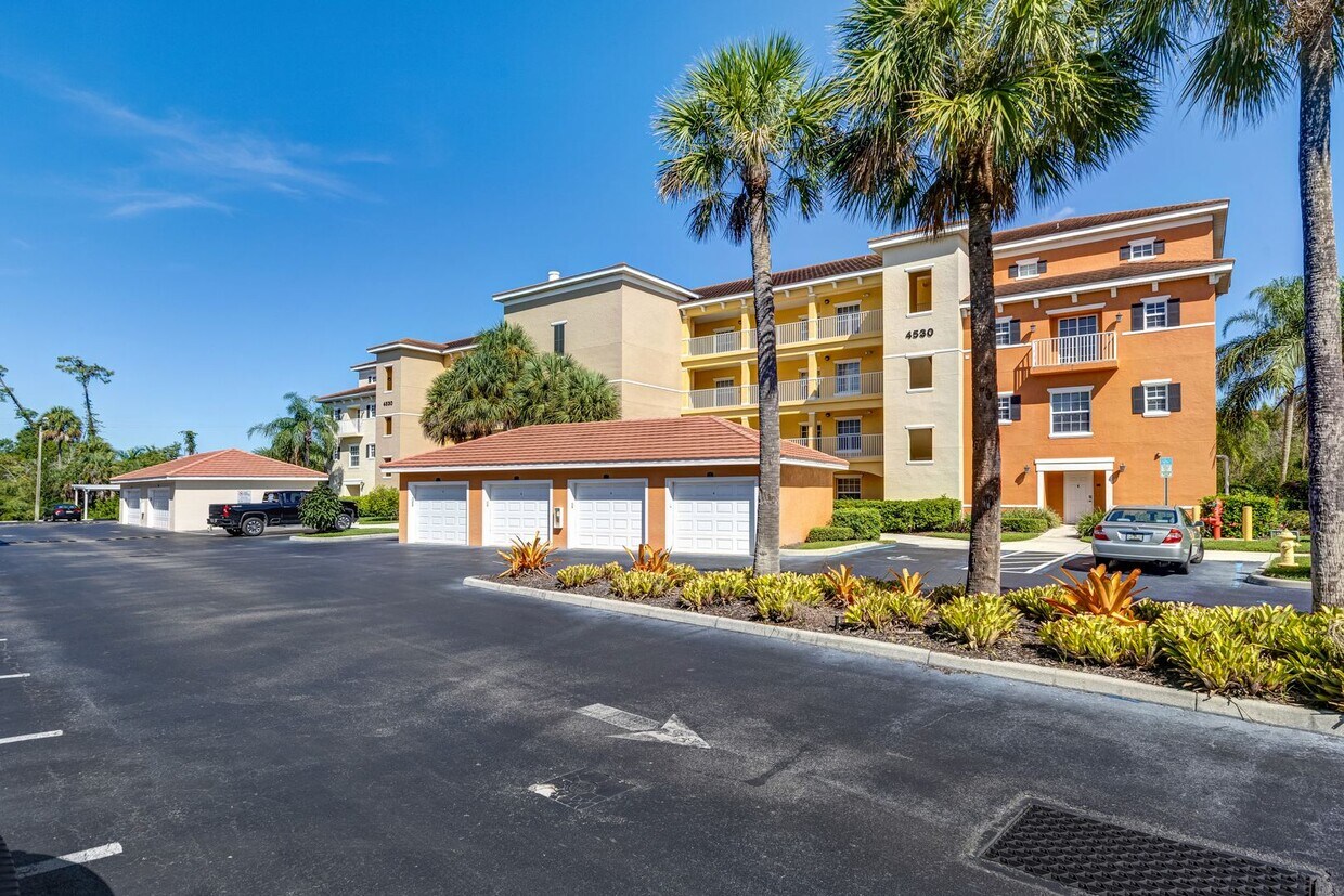 Foto principal - ** BOTANICAL PLACE ** 3 BED / 2 BATH - CON...