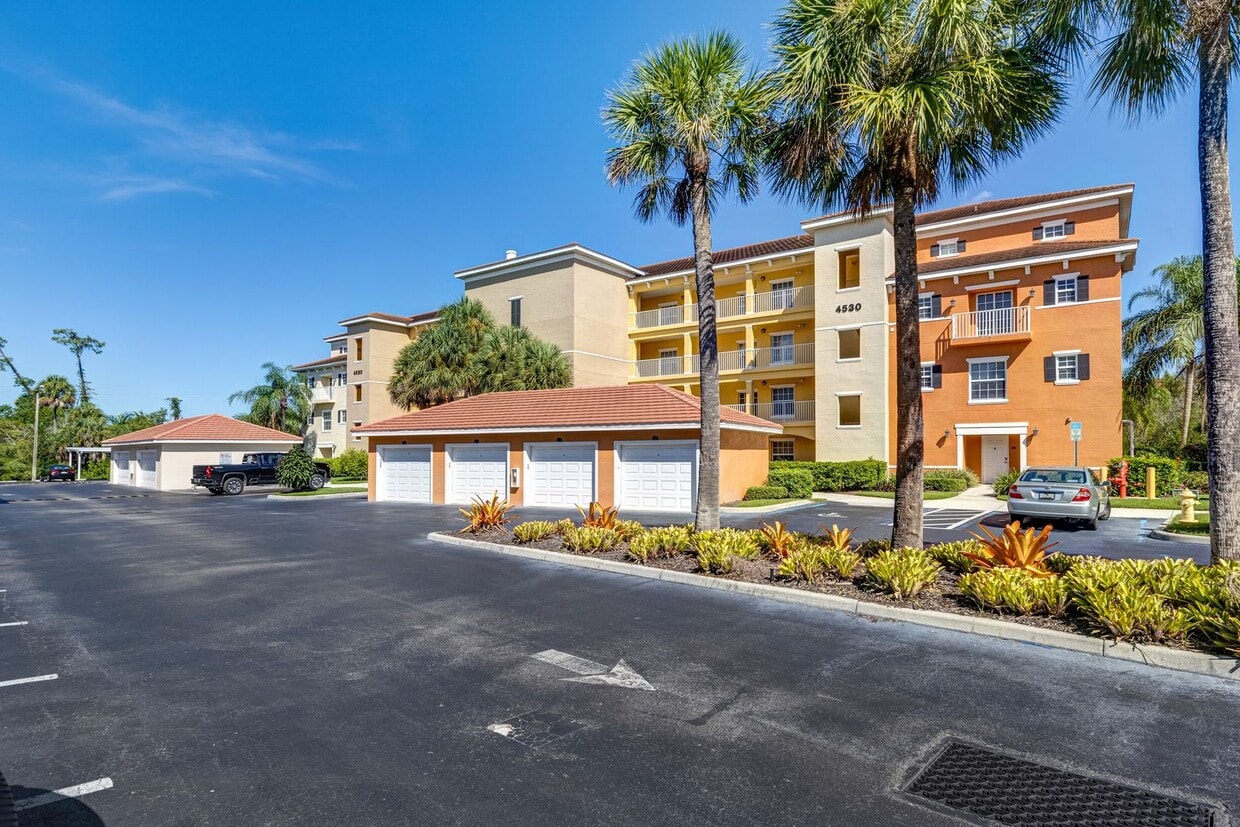 Primary Photo - ** BOTANICAL PLACE ** 3 BED / 2 BATH - CON...