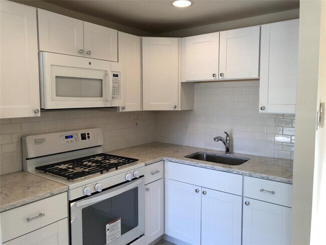 Building Photo - 6117 Bandera Ave