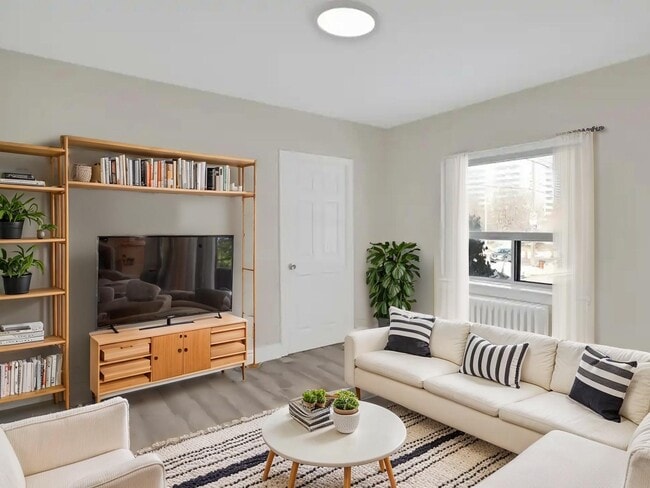 Building Photo - 166 Eastbourne Ave