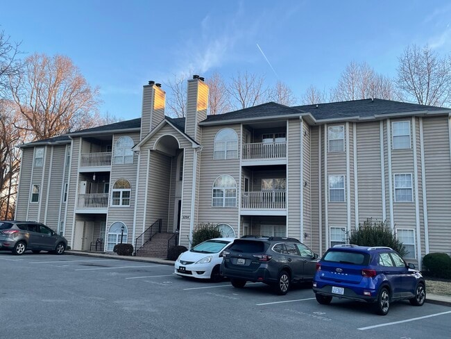 Foto del edificio - 6704 W Friendly Ave