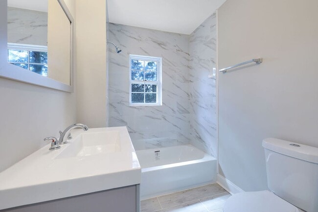Building Photo - Beautiful renovated Home
