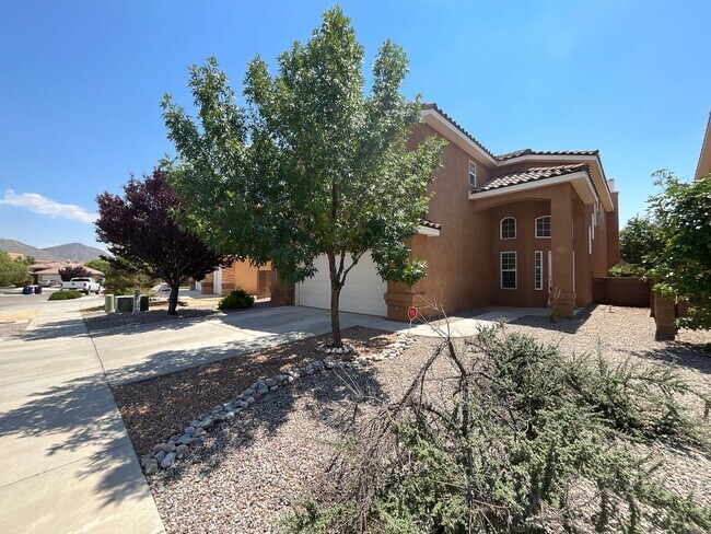 Building Photo - 4 Bedroom Home Available in Juan Tabo Hill...