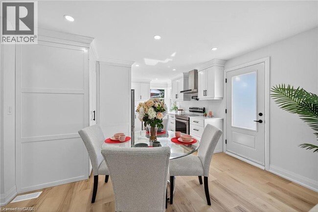 Photo du bâtiment - 175 E 45th St