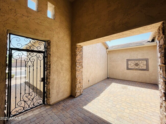 Foto del edificio - 3104 E Wildhorse Ct