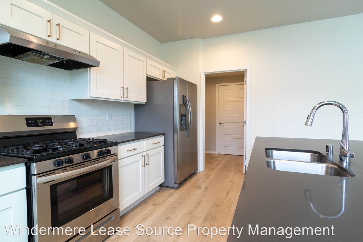 4 br, 2.5 bath House 8006 S Fruitvale Ln House Rental in Cheney, WA