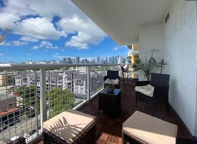 Foto del edificio - 900 SW 8th St