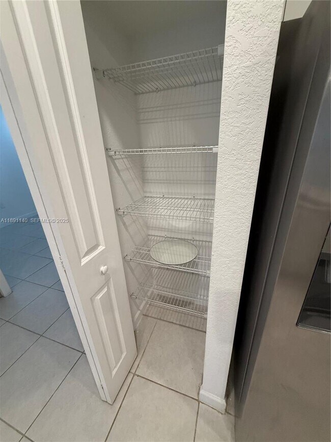 Foto del edificio - 1021 SE 27th Terrace