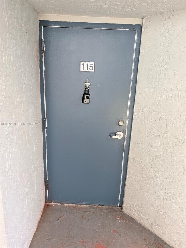 Foto del edificio - 8305 SW 152nd Ave