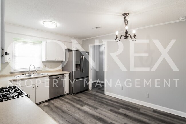 Foto del edificio - Spacious 4 bedroom, 3 bathroom home