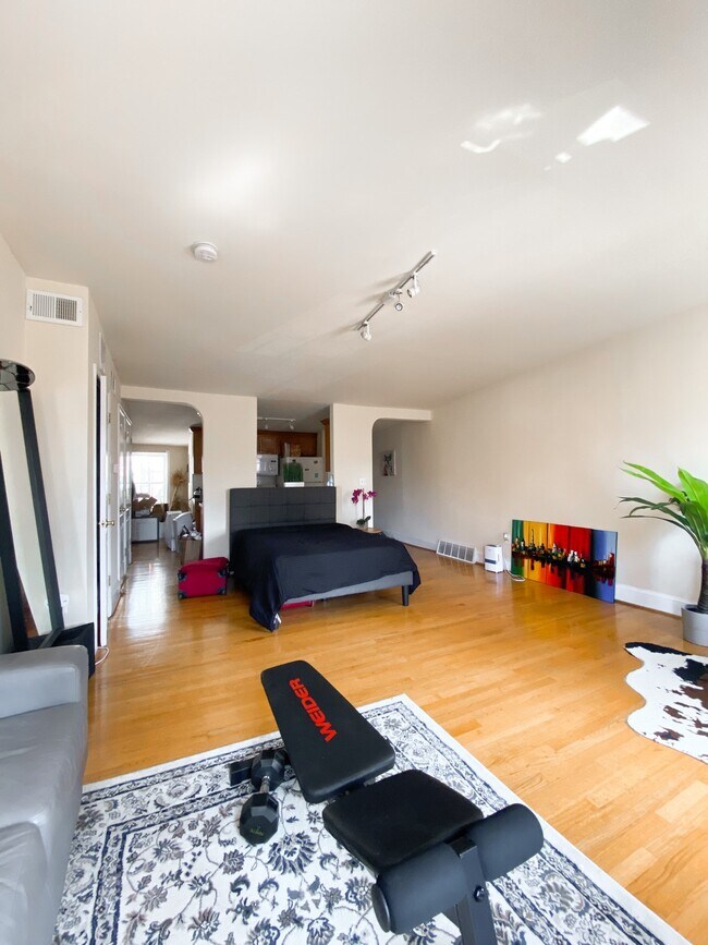 Building Photo - 1703 Spruce Street, Unit 4F
