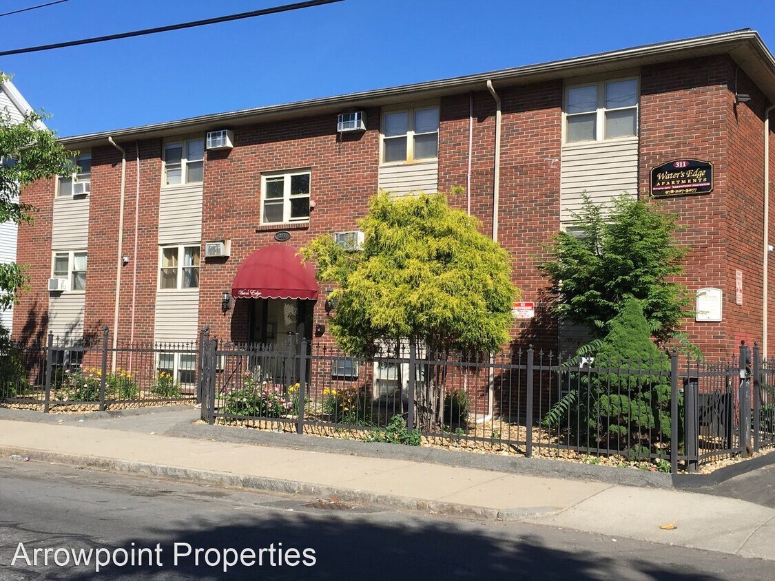 Primary Photo - 311 Water St