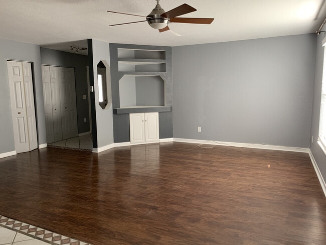 Building Photo - 6959 Aberfeldy Ave N