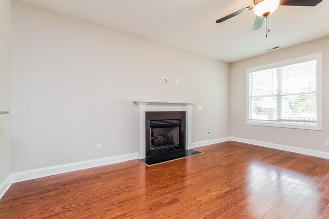 Building Photo - 45 Oakton Dr
