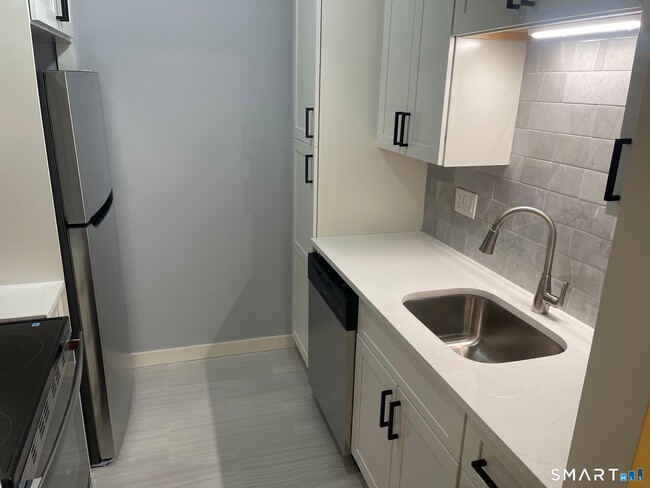 Foto del edificio - 34 A Padanaram Rd