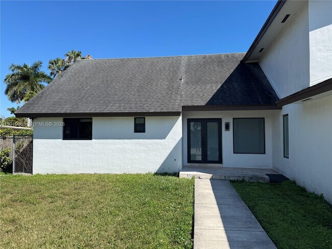 Building Photo - 3252 SW 132nd Ave