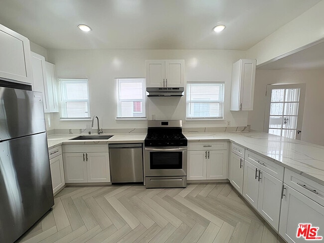Building Photo - 126 S Hamilton Dr