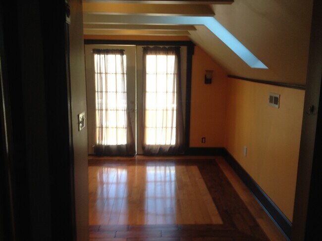 Foto del edificio - 3134 Main Ave