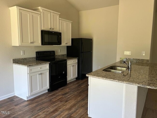 Building Photo - 882 Avery Pond Dr